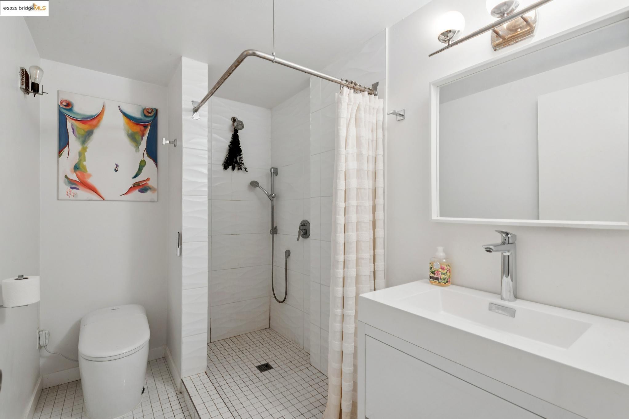 1555 Lakeside Drive, Unit 190 Oakland, CA 94612 - Photo 34 of 45 a bathroom with a shower toilet and sink