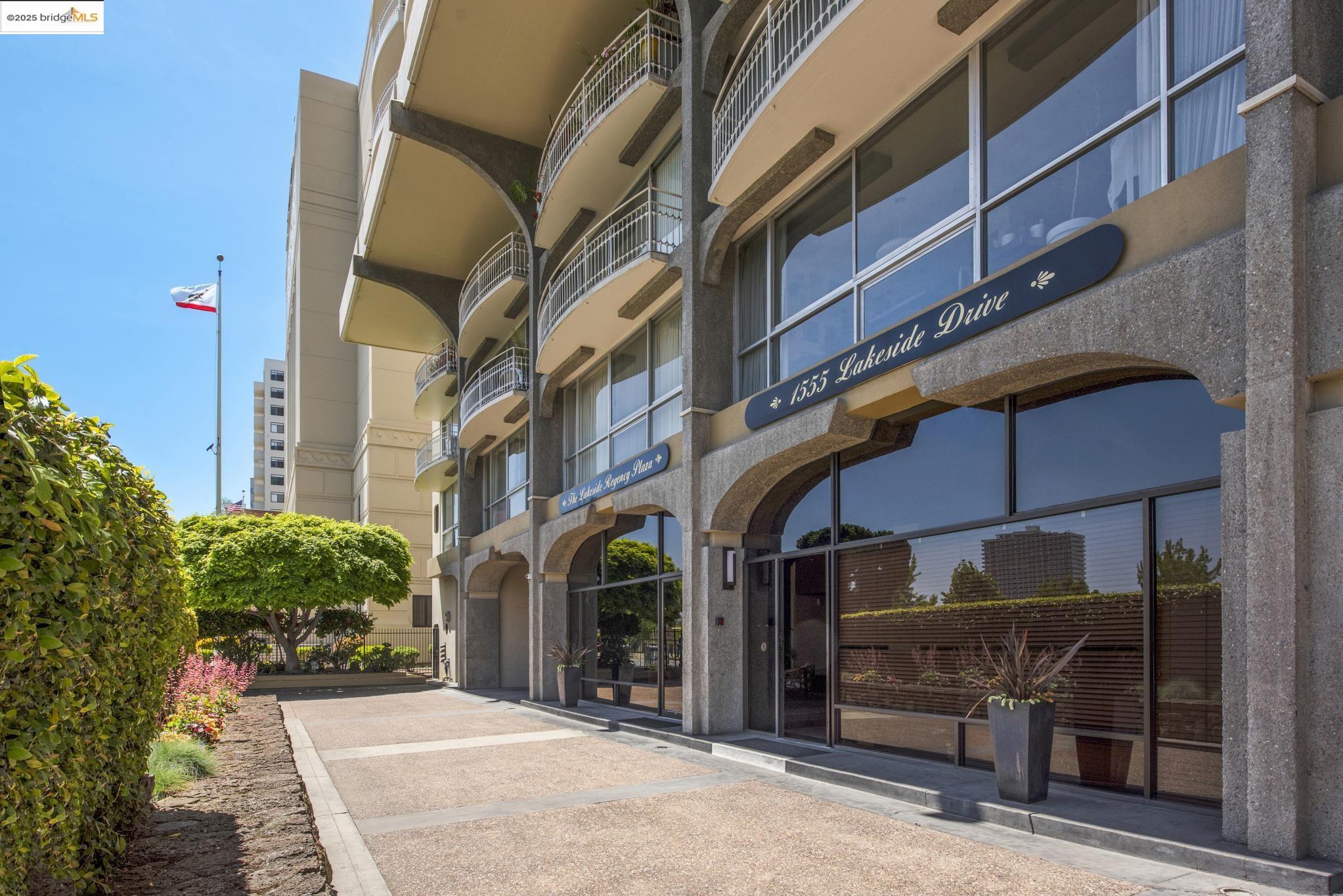 1555 Lakeside Drive, Unit 190 Oakland, CA 94612 - Photo 44 of 45 a view of a building with street