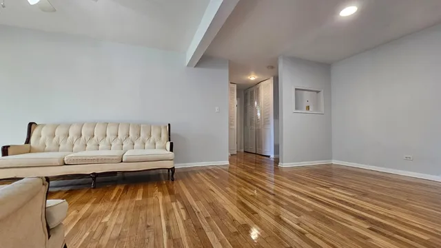 $215,000 | 9588 Terrace Place, Unit 1C, Des Plaines, IL 60016