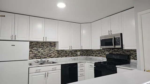 $215,000 | 9588 Terrace Place, Unit 1C, Des Plaines, IL 60016