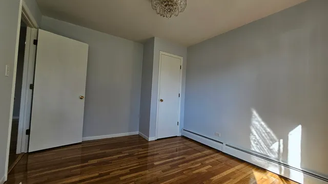 $215,000 | 9588 Terrace Place, Unit 1C, Des Plaines, IL 60016