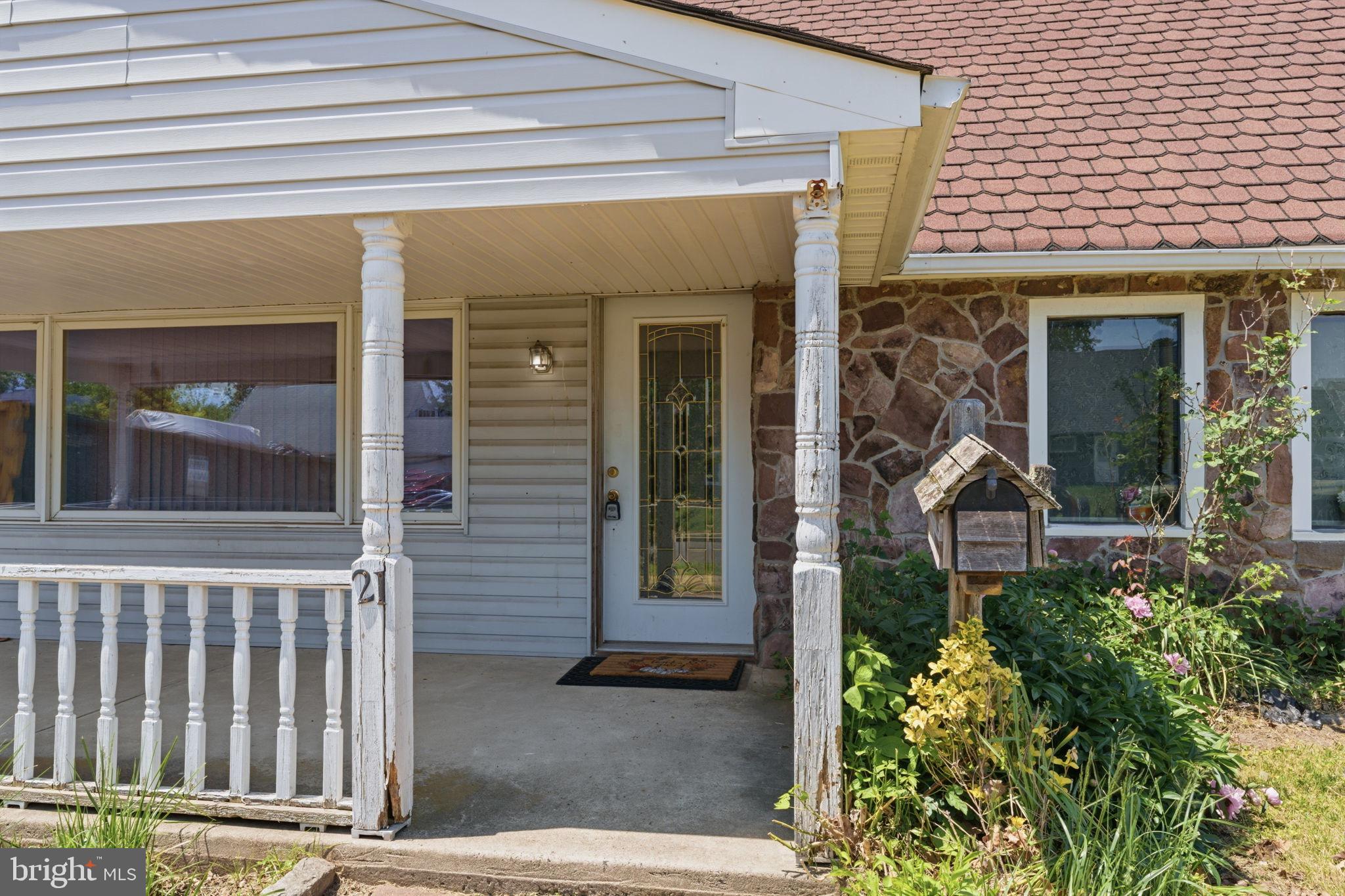 21 Iris Road Levittown, PA 19057 - Photo 2 of 32
