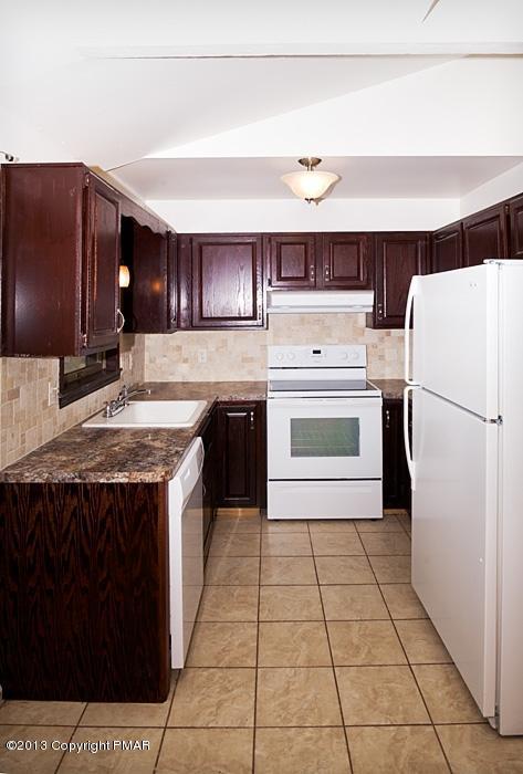 6110 Horatio Road Tobyhanna, PA 18466 - Photo 5 of 29 Upper Level Kitchen 1