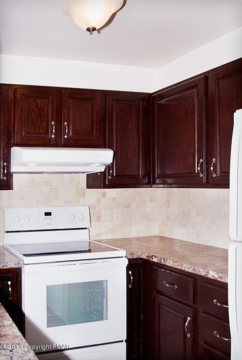 6110 Horatio Road Tobyhanna, PA 18466 - Photo 7 of 29 Upper Level Kitchen 3