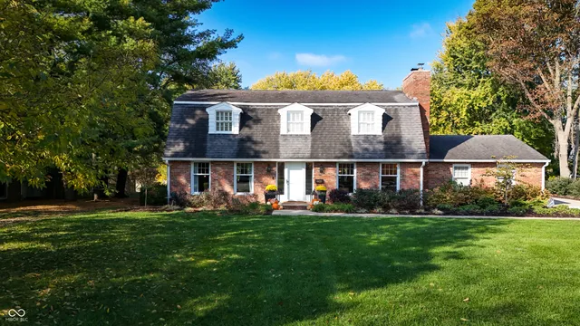 $850,000 | 4410 North Riverside Drive, Columbus, IN 47203