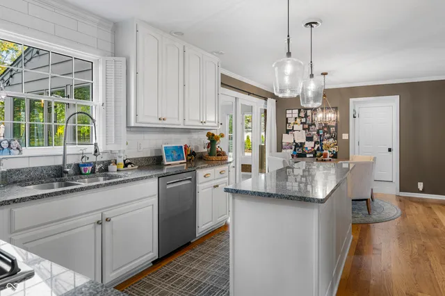 $850,000 | 4410 North Riverside Drive, Columbus, IN 47203