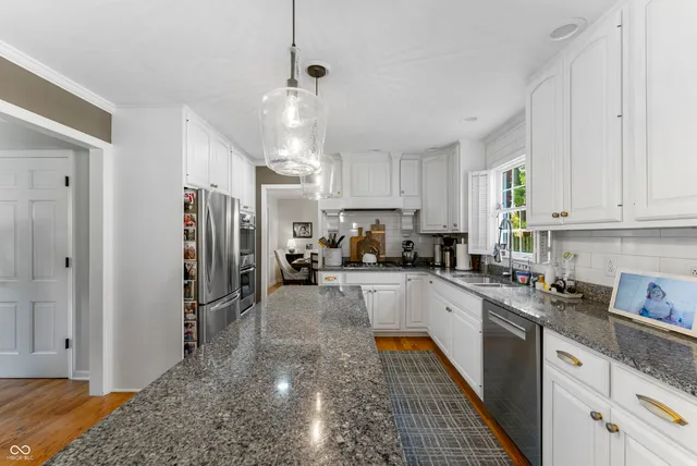 $850,000 | 4410 North Riverside Drive, Columbus, IN 47203