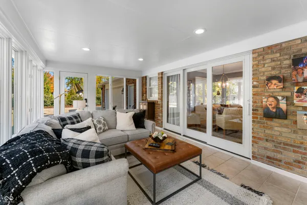 $815,000 | 4410 North Riverside Drive, Columbus, IN 47203