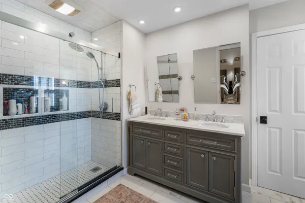 $815,000 | 4410 North Riverside Drive, Columbus, IN 47203
