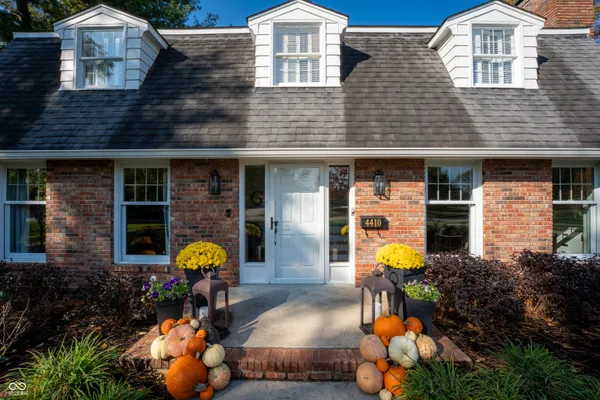 $815,000 | 4410 North Riverside Drive, Columbus, IN 47203