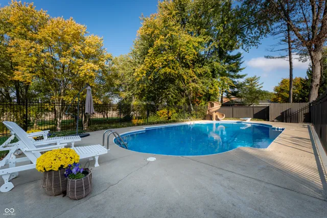 $850,000 | 4410 North Riverside Drive, Columbus, IN 47203