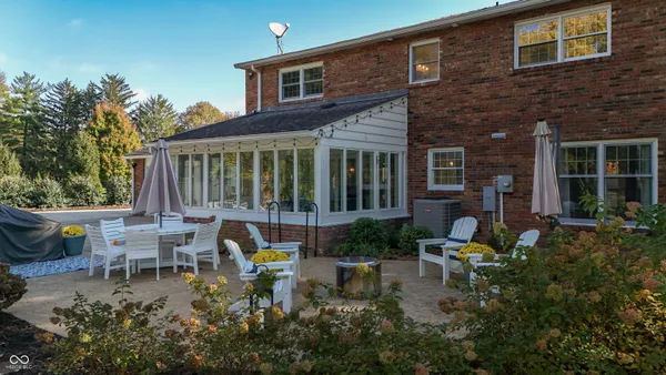 $815,000 | 4410 North Riverside Drive, Columbus, IN 47203