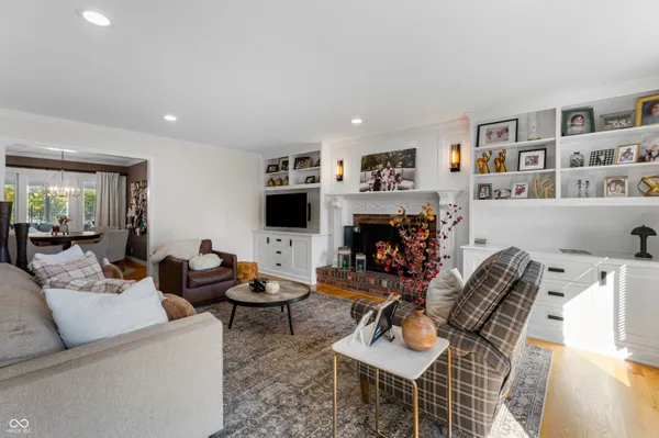 $815,000 | 4410 North Riverside Drive, Columbus, IN 47203