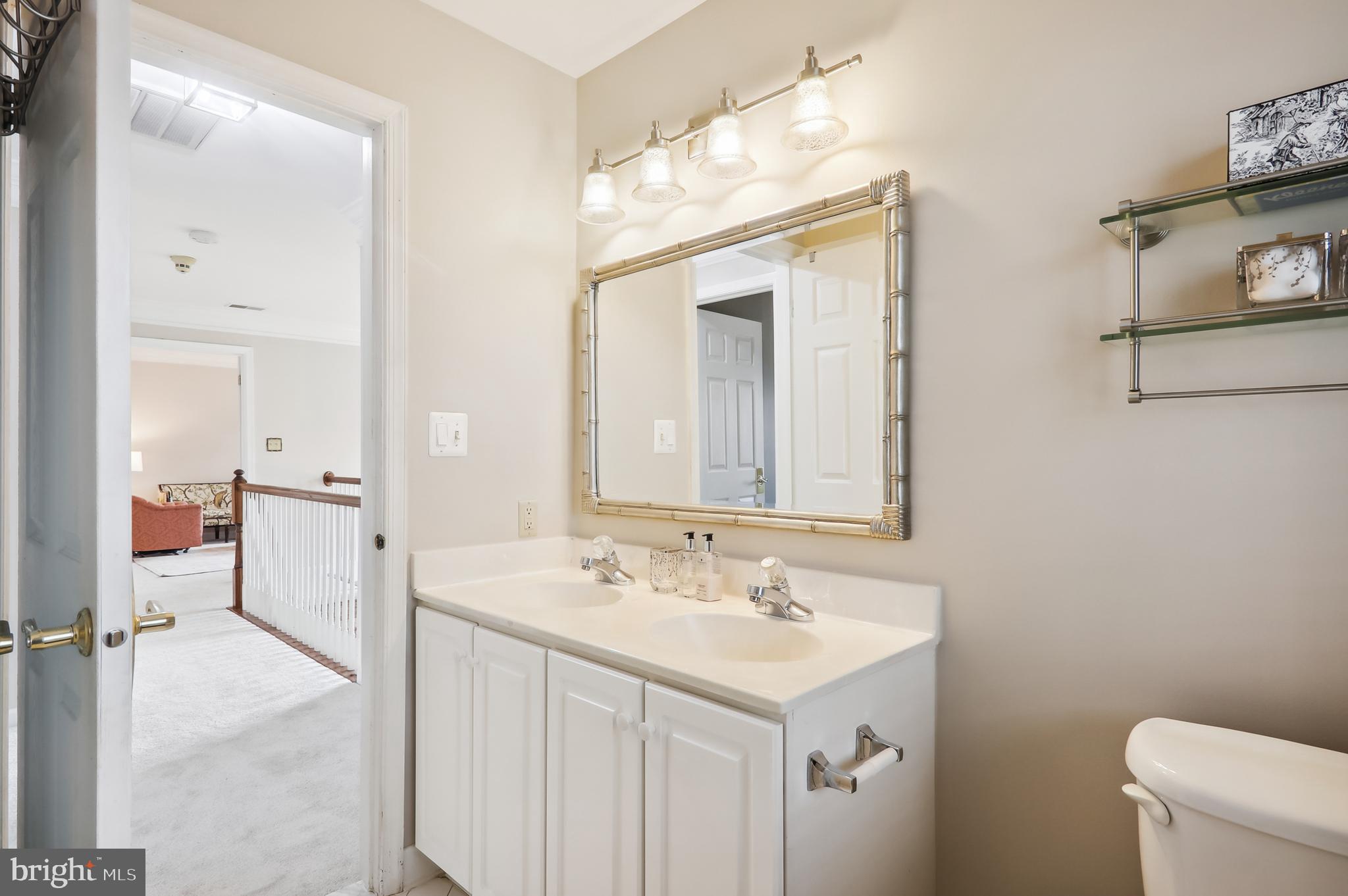 8001 Boulder Ridge Way Gaithersburg, MD 20882 - Photo 57 of 89 Upstairs hall bath