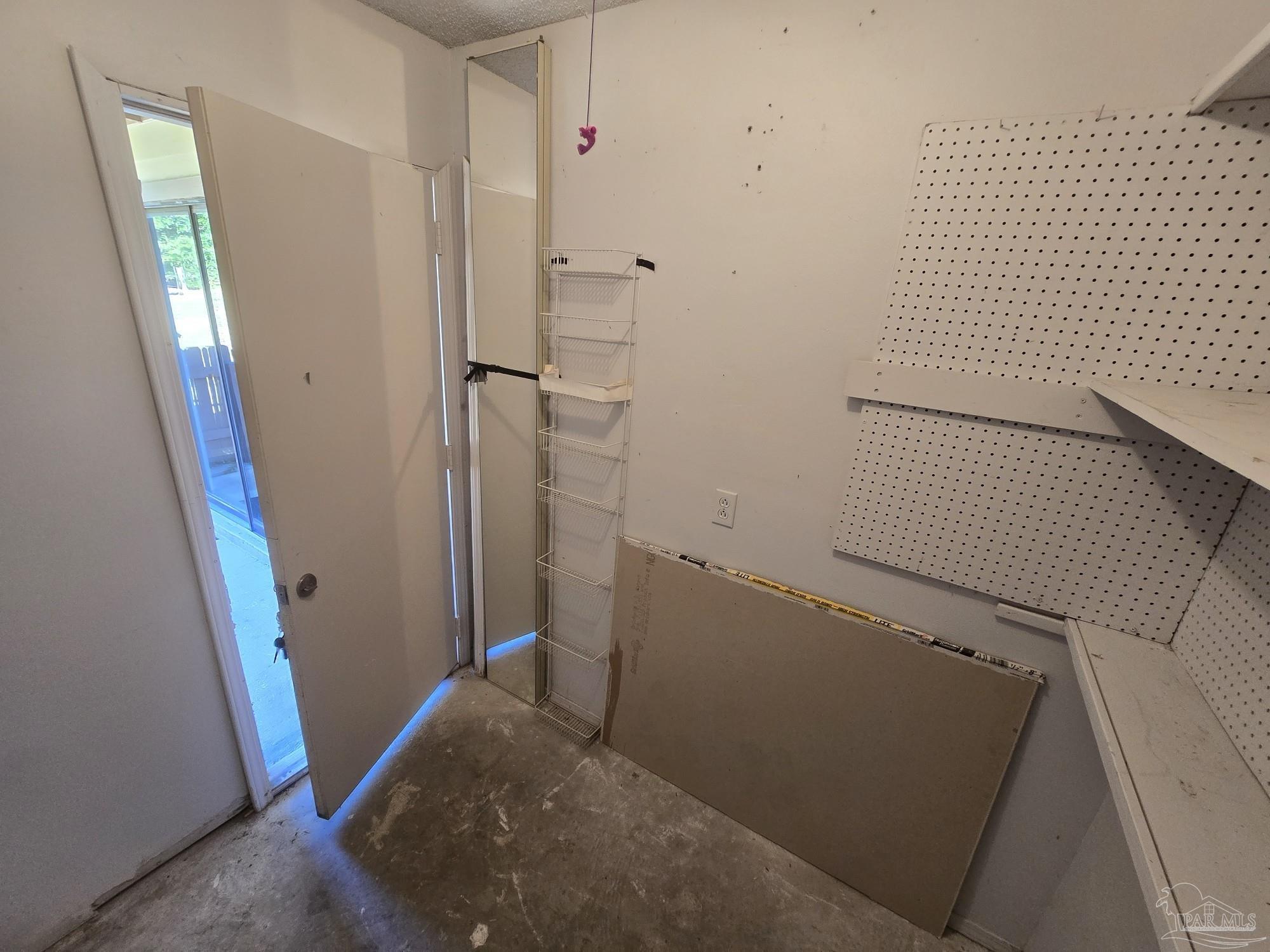 2303 West Michigan Avenue, Unit B10 Pensacola, FL 32526 - Photo 20 of 25 a view of small space