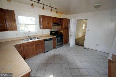 11700 Fernshire Road Gaithersburg, MD 20878 - Photo 5 of 7 Kitchen