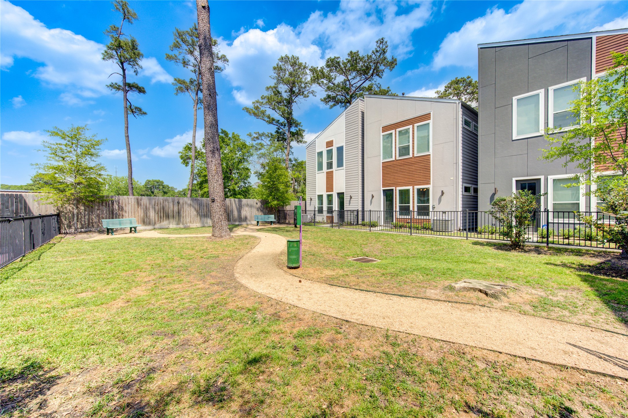 564 Janisch Road Houston, TX 77018 - Photo 4 of 24