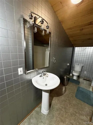 $590,000 | 24129 Granite Avenue, Lewistown, MO 63452