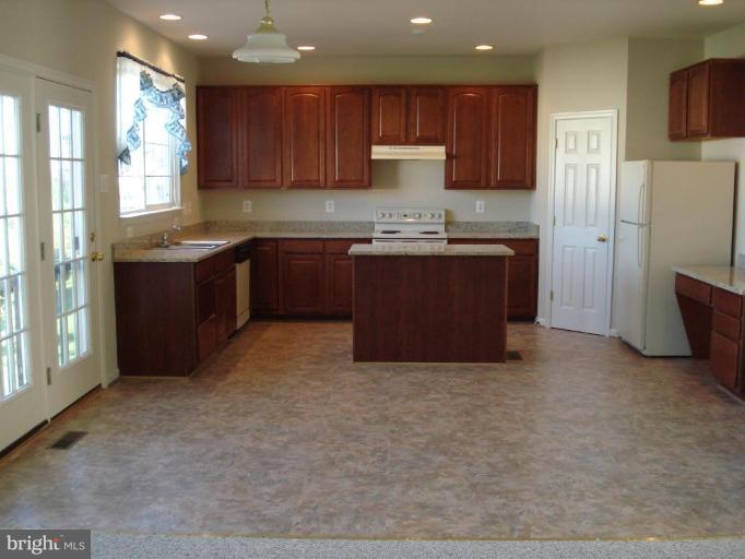14211 Schaeffer Road Boyds, MD 20841 - Photo 3 of 21 Kitchen