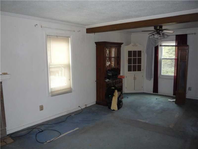 1536 Prospect Road Baldwin, PA 15227 - Photo 4 of 4 Living Room.