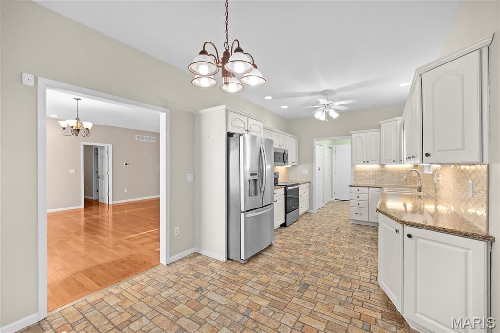 1675 Lakepointe Estates Drive O'Fallon, IL 62269 - Photo 16 of 39