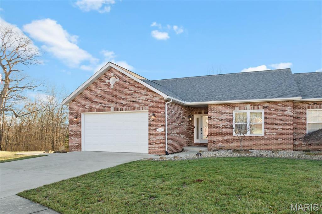 1675 Lakepointe Estates Drive O'Fallon, IL 62269 - Photo 2 of 39