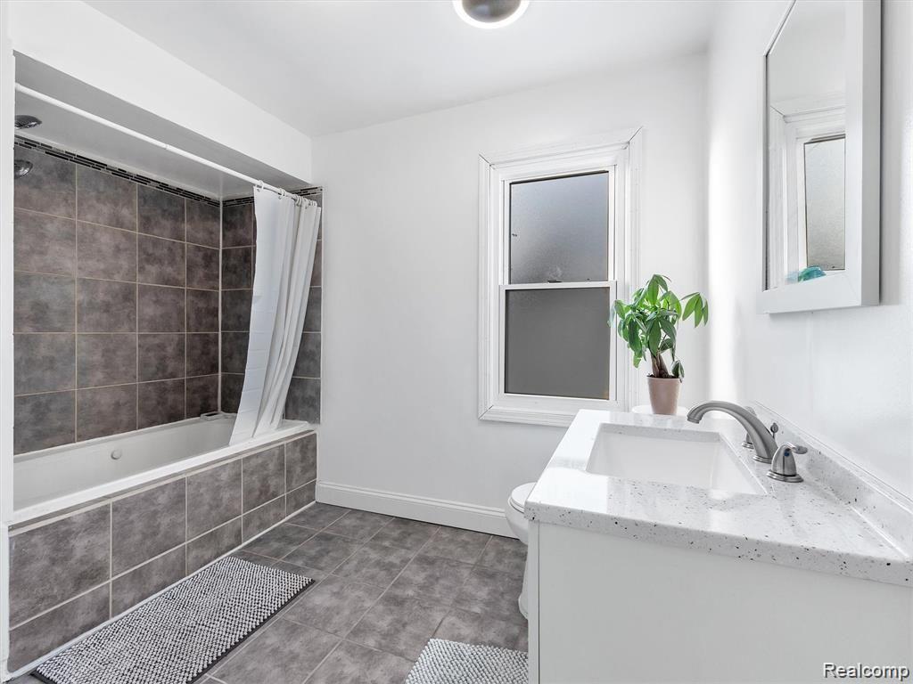16200 Inverness Street Detroit, MI 48221 - Photo 19 of 32 22-16200-Inverness-St-WindowStill-Real-Estate-Photography-22.jpg