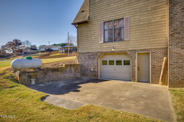 $550,000 | 124 Highland Hills Drive, Gray, TN 37615
