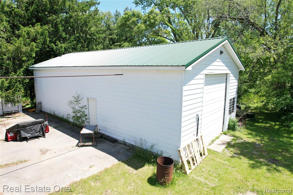 1325 South Hospital Road Waterford, MI 48327 - Photo 38 of 54