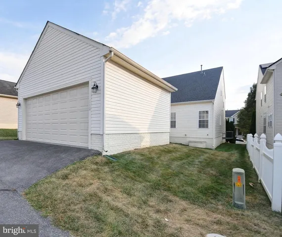 $435,900 | 112 Smoke House Court, Stephens City, VA 22655