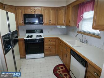 10821 Academy Road Philadelphia, PA 19154 - Photo 6 of 12 Kitchen