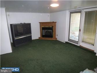 10821 Academy Road Philadelphia, PA 19154 - Photo 10 of 12 Family Room