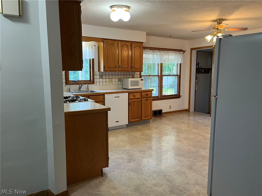 5040 2nd Street Northwest Canton, OH 44708 - Photo 9 of 45 Lots of windows