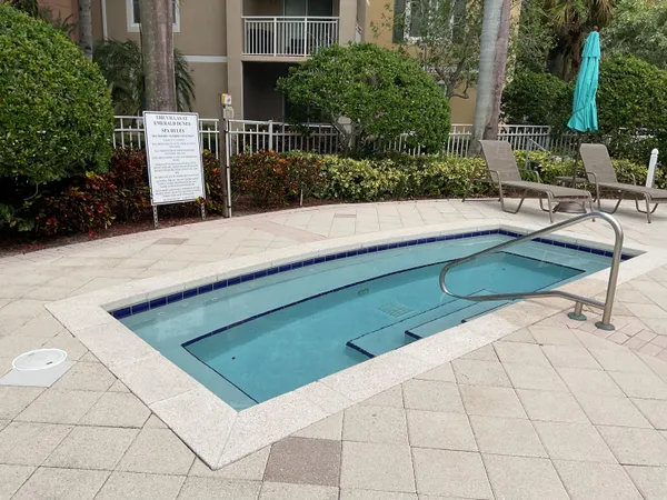 $2,350 | 6418 Emerald Dunes Drive, Unit 305, West Palm Beach, FL 33411