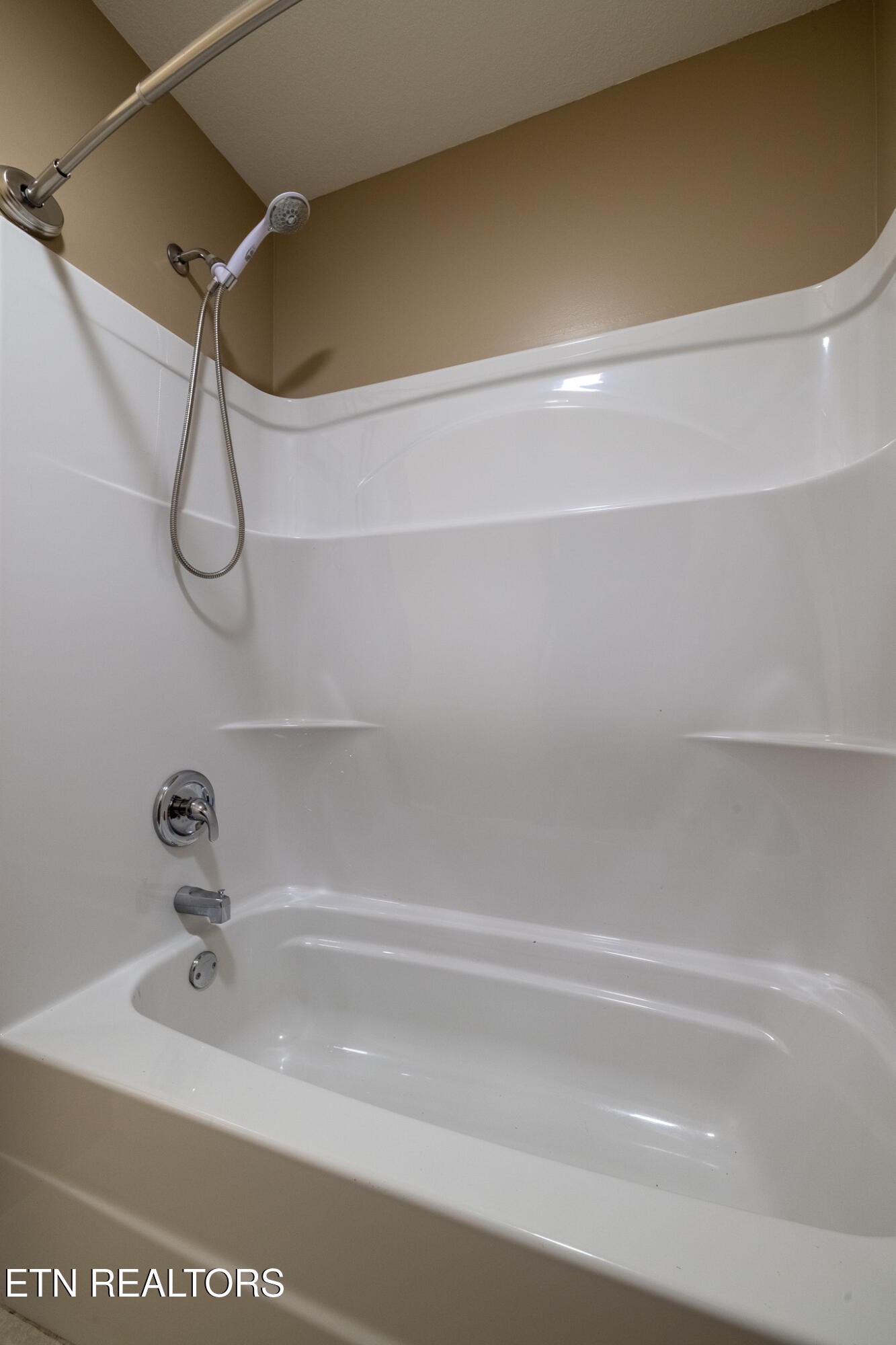 140 Washita Rutledge, TN 37861 - Photo 17 of 38 a bathroom with a bath tub