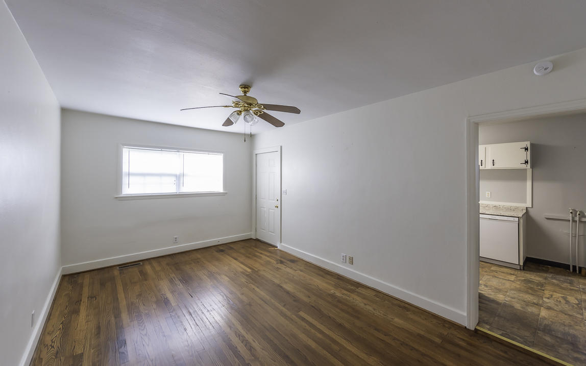 400 Ridgeway Drive Chattanooga, TN 37415 - Photo 8 of 19 DSC_2860
