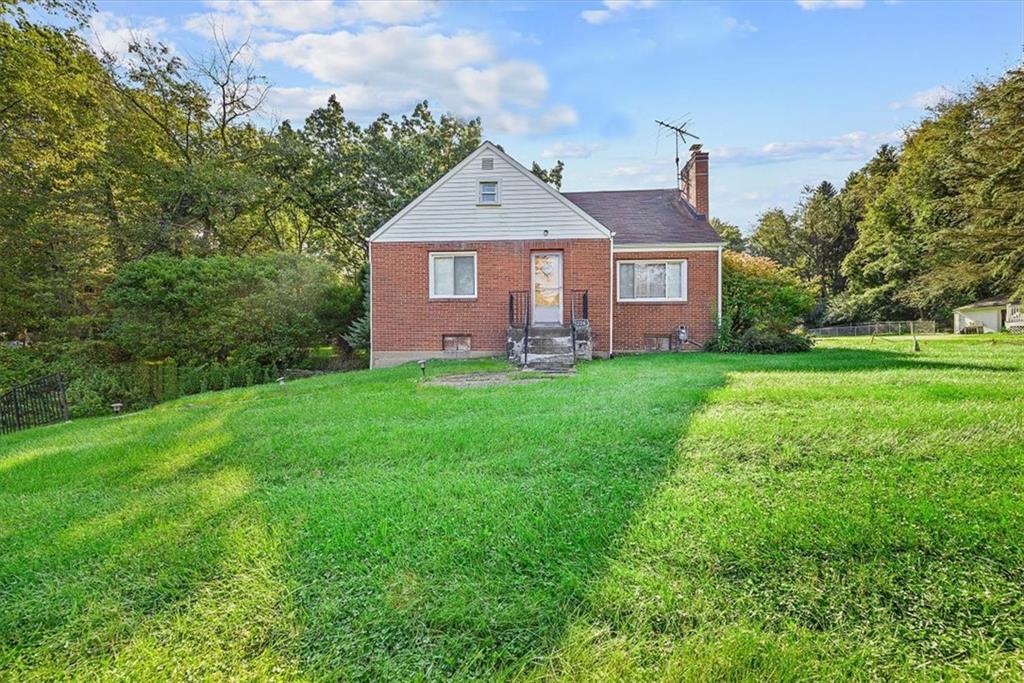 1224 Silver Lane McKees Rocks, PA 15136 - Photo 1 of 25 Gallery Image 1