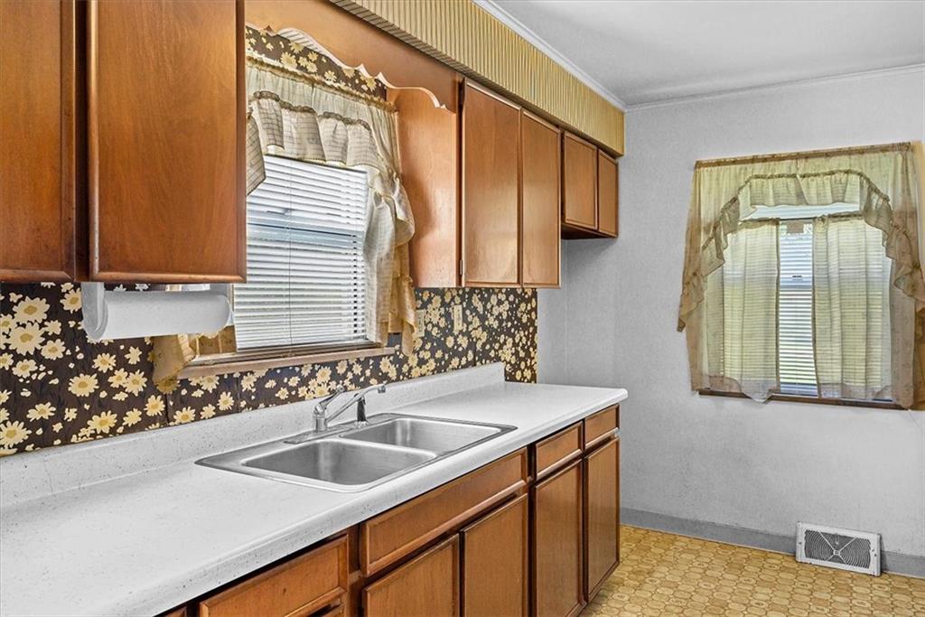 1224 Silver Lane McKees Rocks, PA 15136 - Photo 14 of 25 Gallery Image 14