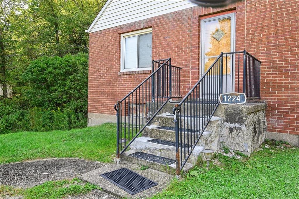 1224 Silver Lane McKees Rocks, PA 15136 - Photo 2 of 25 Gallery Image 2