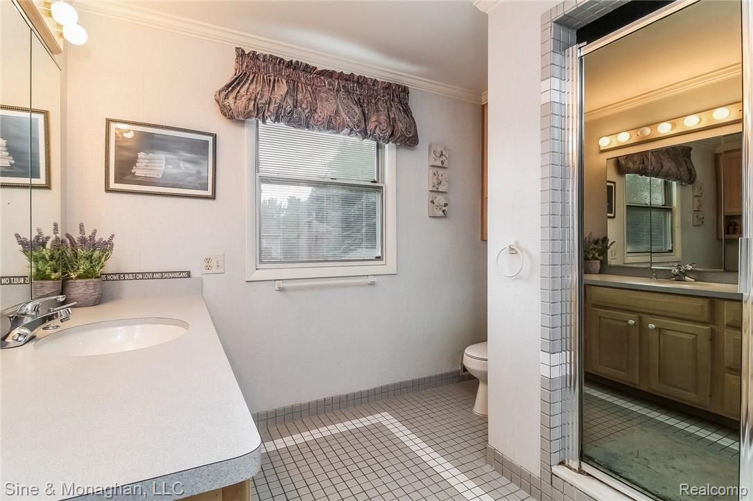 1605 Prestwick Road Grosse Pointe, MI 48236 - Photo 30 of 46 030-Bathroom-4743289-medium.jpg