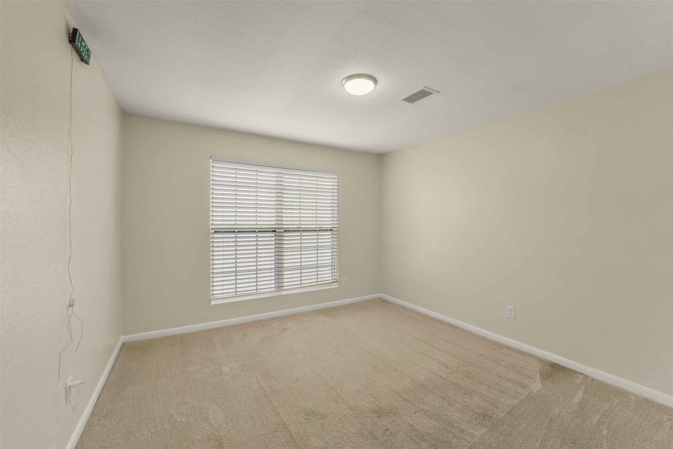 5707 Innsbruck Street Bellaire, TX 77401 - Photo 31 of 35 3rd bedroom.
