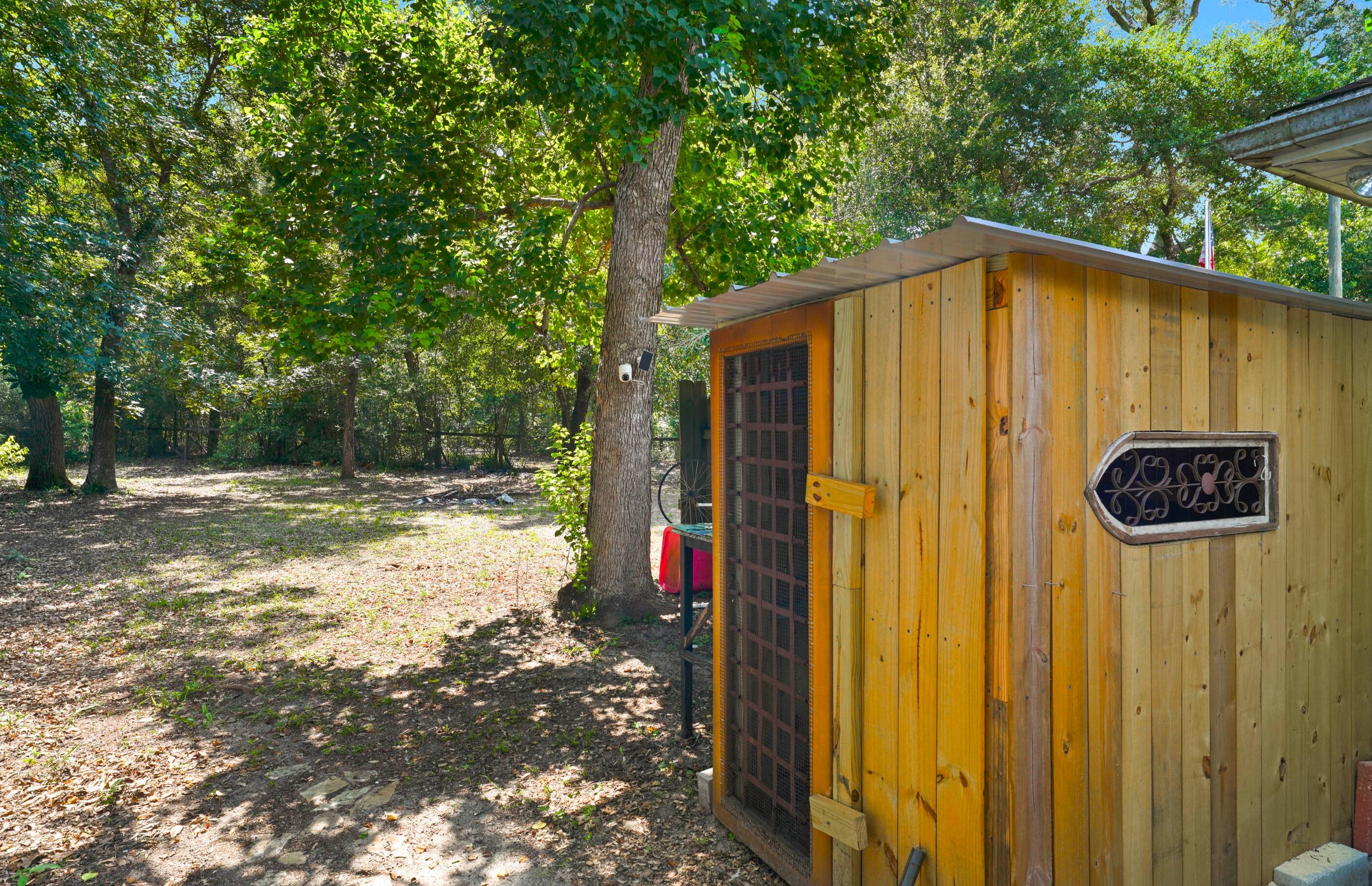 117 Will Street Freeport, FL 32439 - Photo 4 of 19 Chicken Coop
