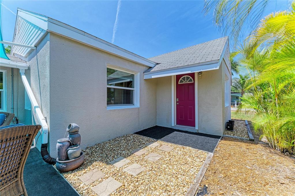 901 Oak Street Southwest Ruskin, FL 33570 - Photo 10 of 63