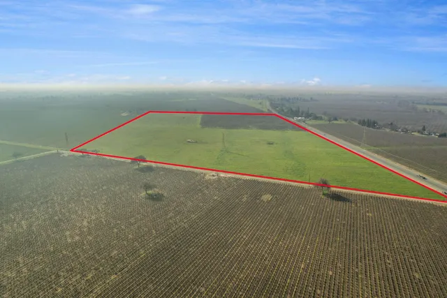 a house view with a backyard space