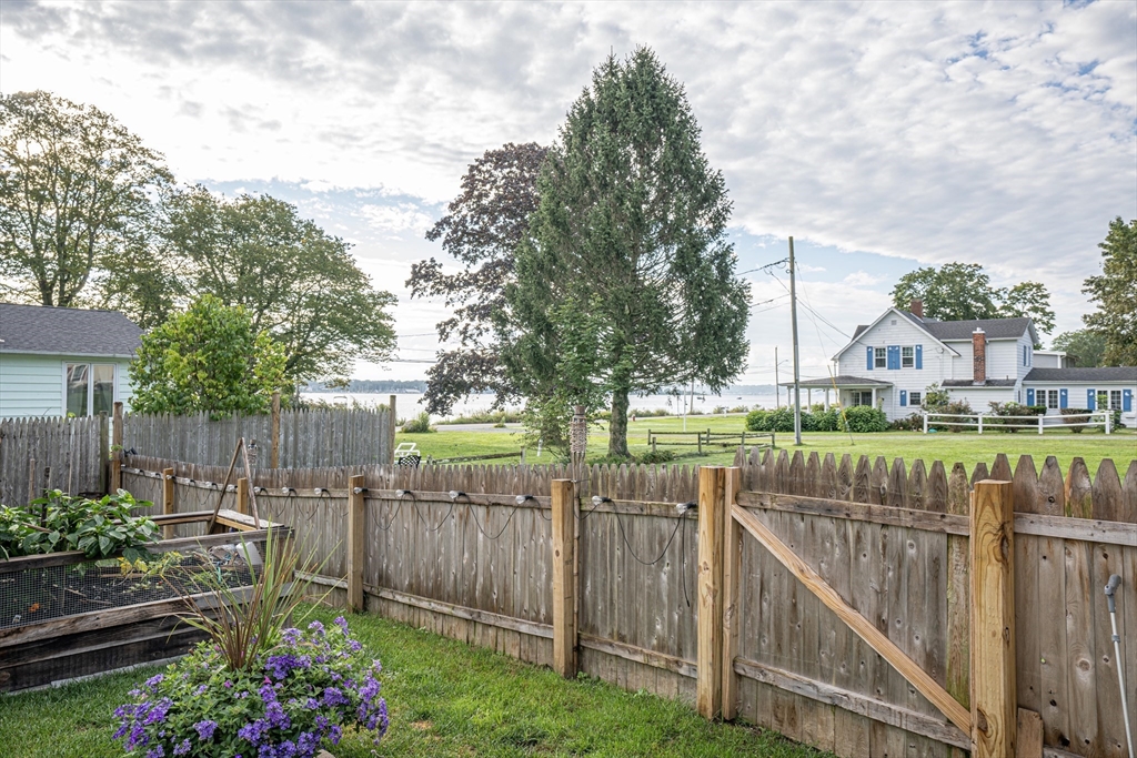 805 Pearse Road Swansea, MA 02777 - Photo 9 of 41 Gallery Image 9