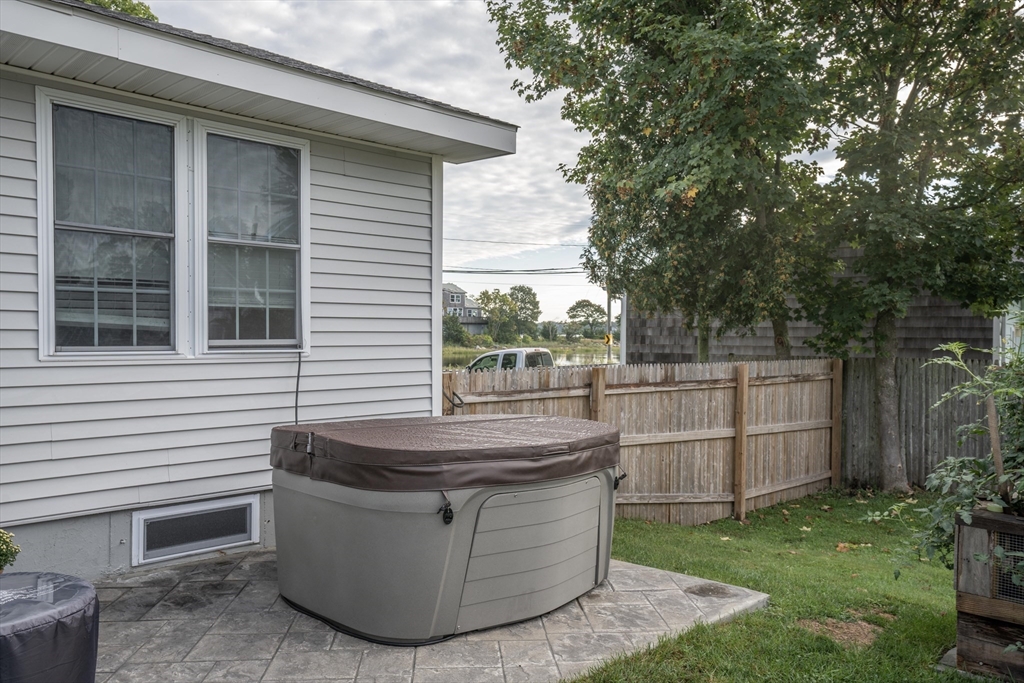 805 Pearse Road Swansea, MA 02777 - Photo 10 of 41 Gallery Image 10