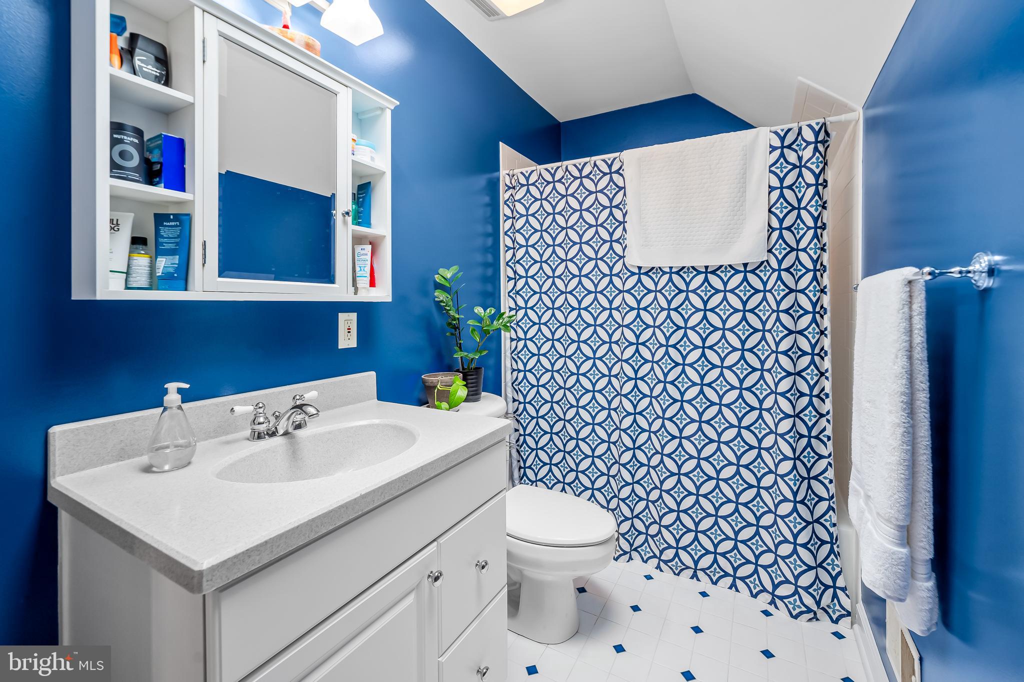 7912 Springway Road Towson, MD 21204 - Photo 31 of 35 2nd floor hall bath