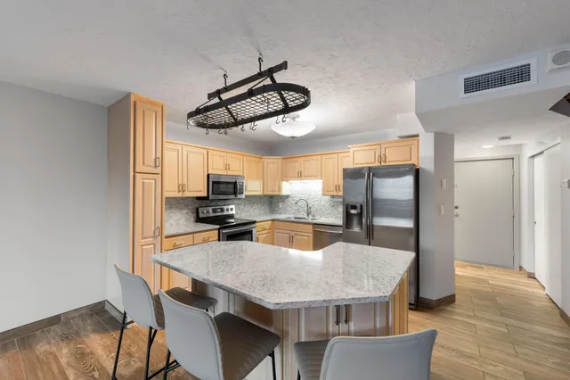 $2,295 | 1200 Nicollet Mall, Unit 218, Minneapolis, MN 55403
