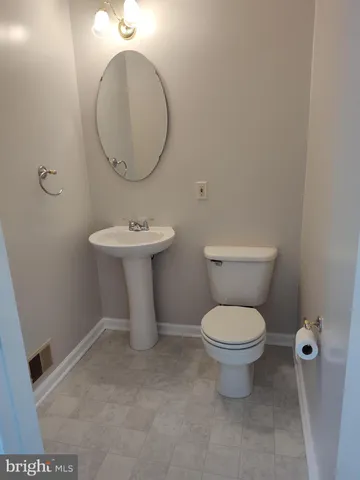 $2,700 | 5032 Finsbury Road, Rosedale, MD 21237