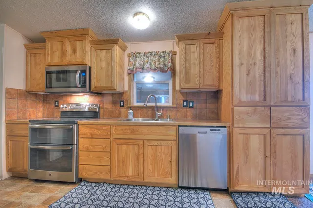 $810,900 | 2625 Berglund Road, Emmett, ID 83617